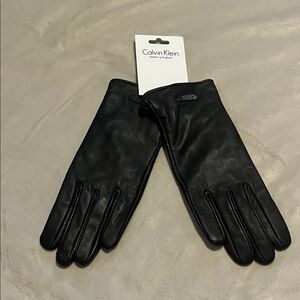 Calvin Klein Elegant Black leather tech Gloves